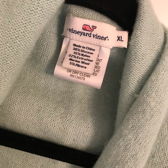 Vineyard Vines sweater - Picture 3 of 4
